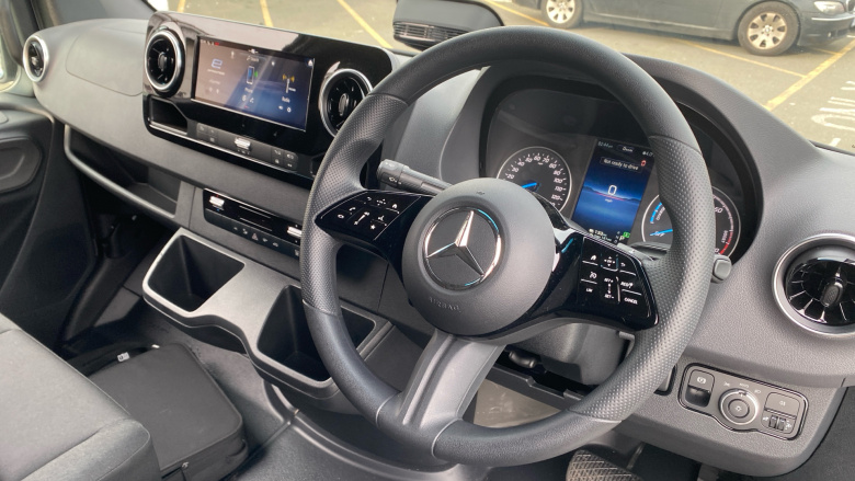 Mercedes-Benz Sprinter E314 L2 Electric Rwd 100kW 81kWh Pro Van Auto